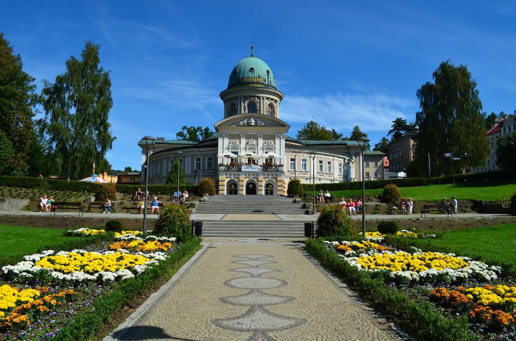 Zdroj Wojciech Aparthotel Lądek-Zdrój Exterior foto